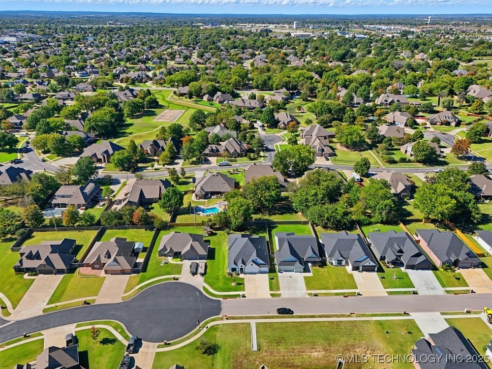 9218 N 141st East Avenue Property Photo 42