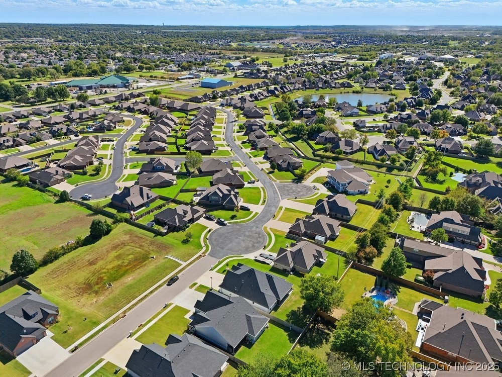 9218 N 141st East Avenue Property Photo 43