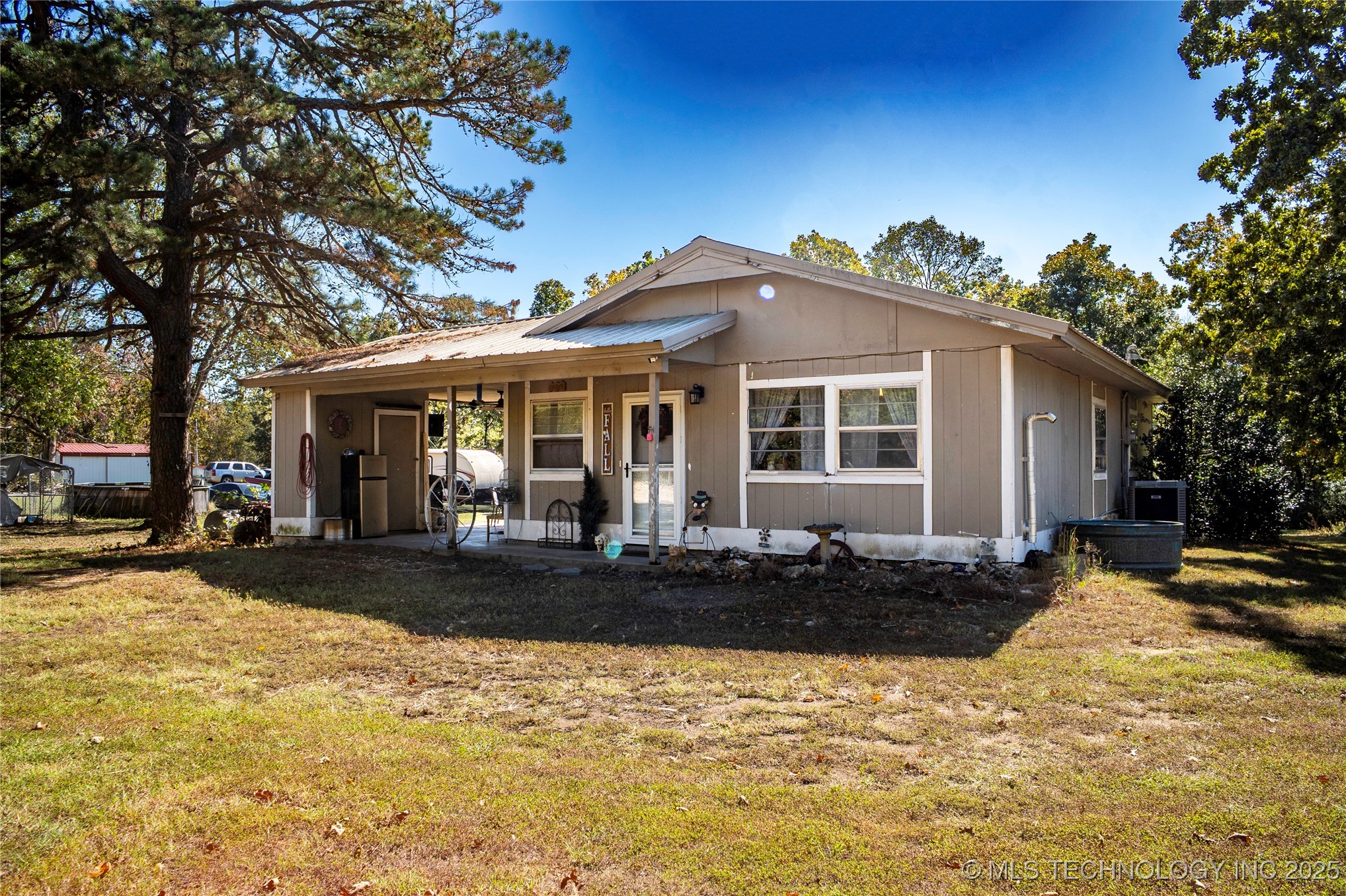 466022 E 800 Property Photo 2