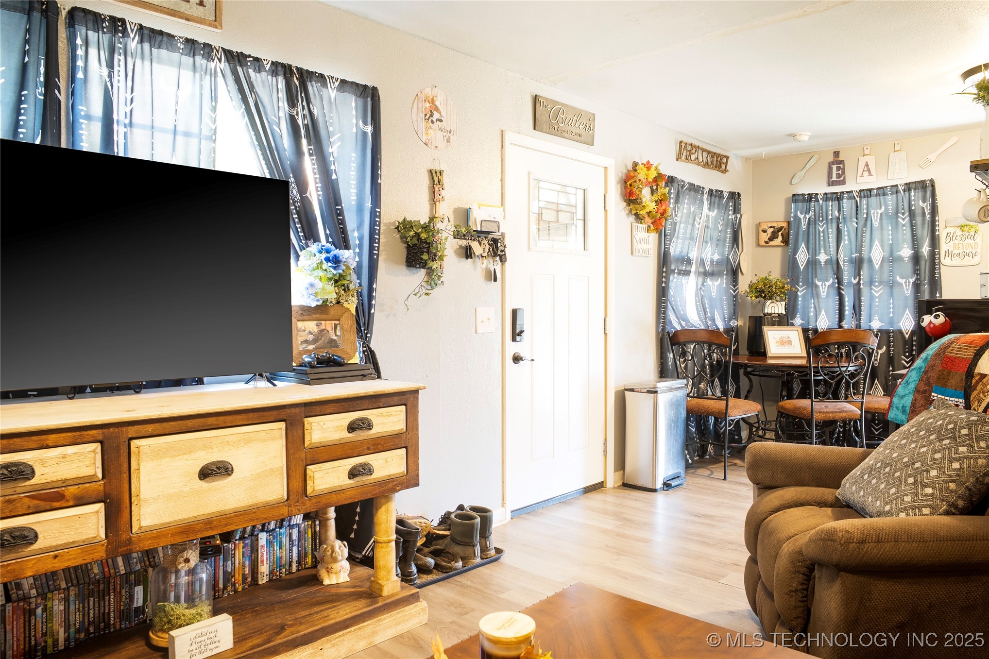 466022 E 800 Property Photo 6