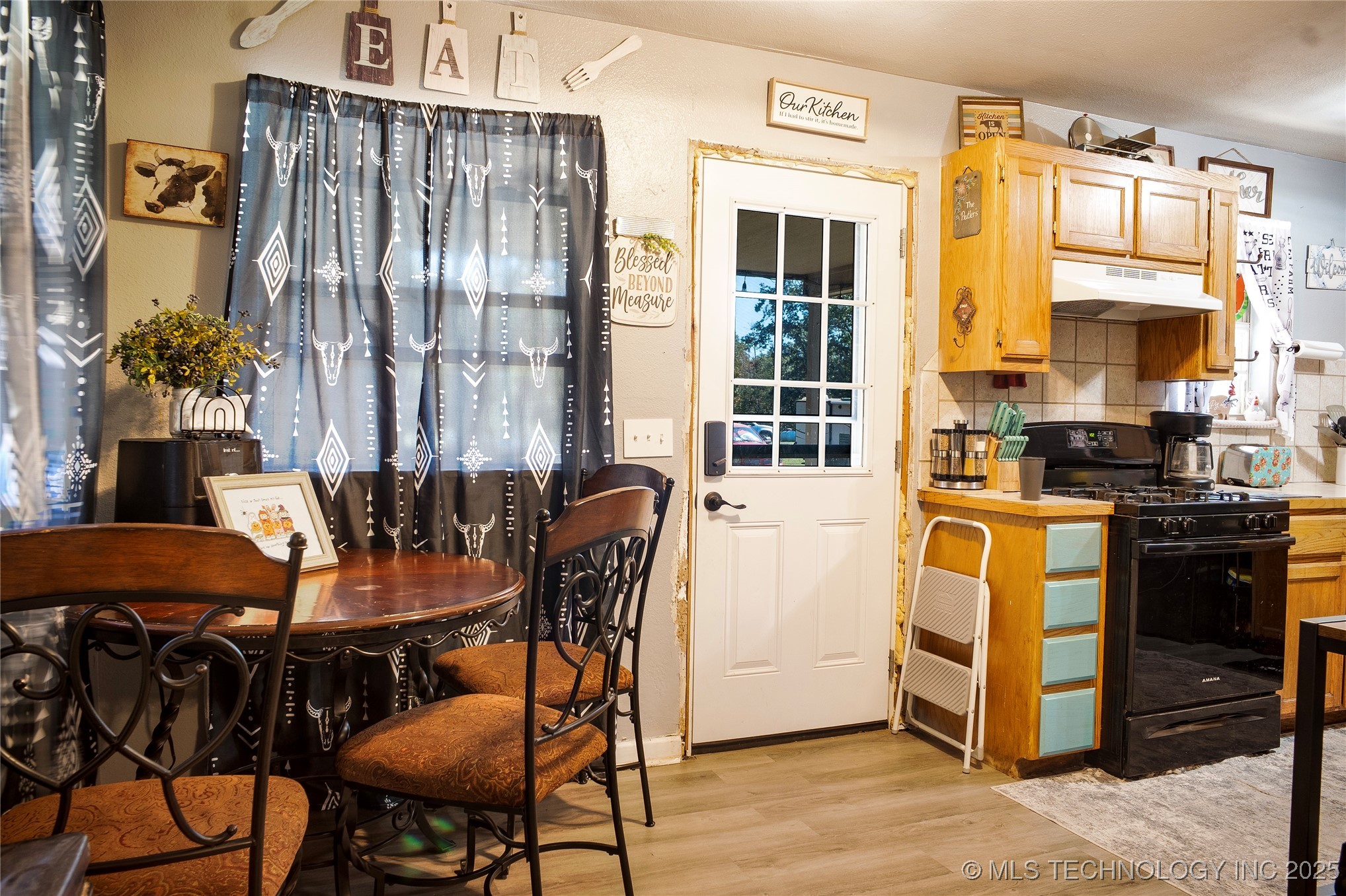 466022 E 800 Property Photo 8