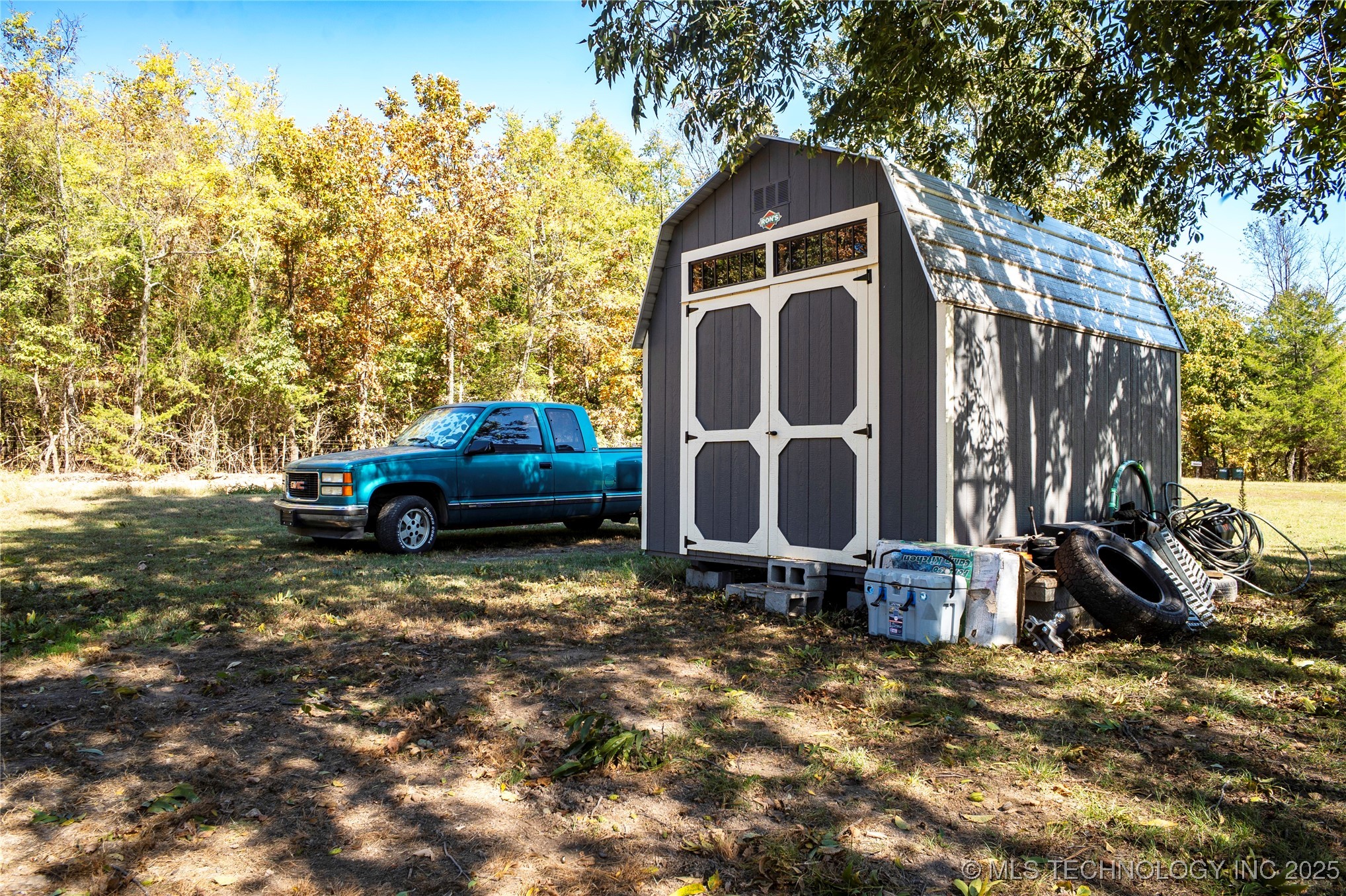 466022 E 800 Property Photo 22