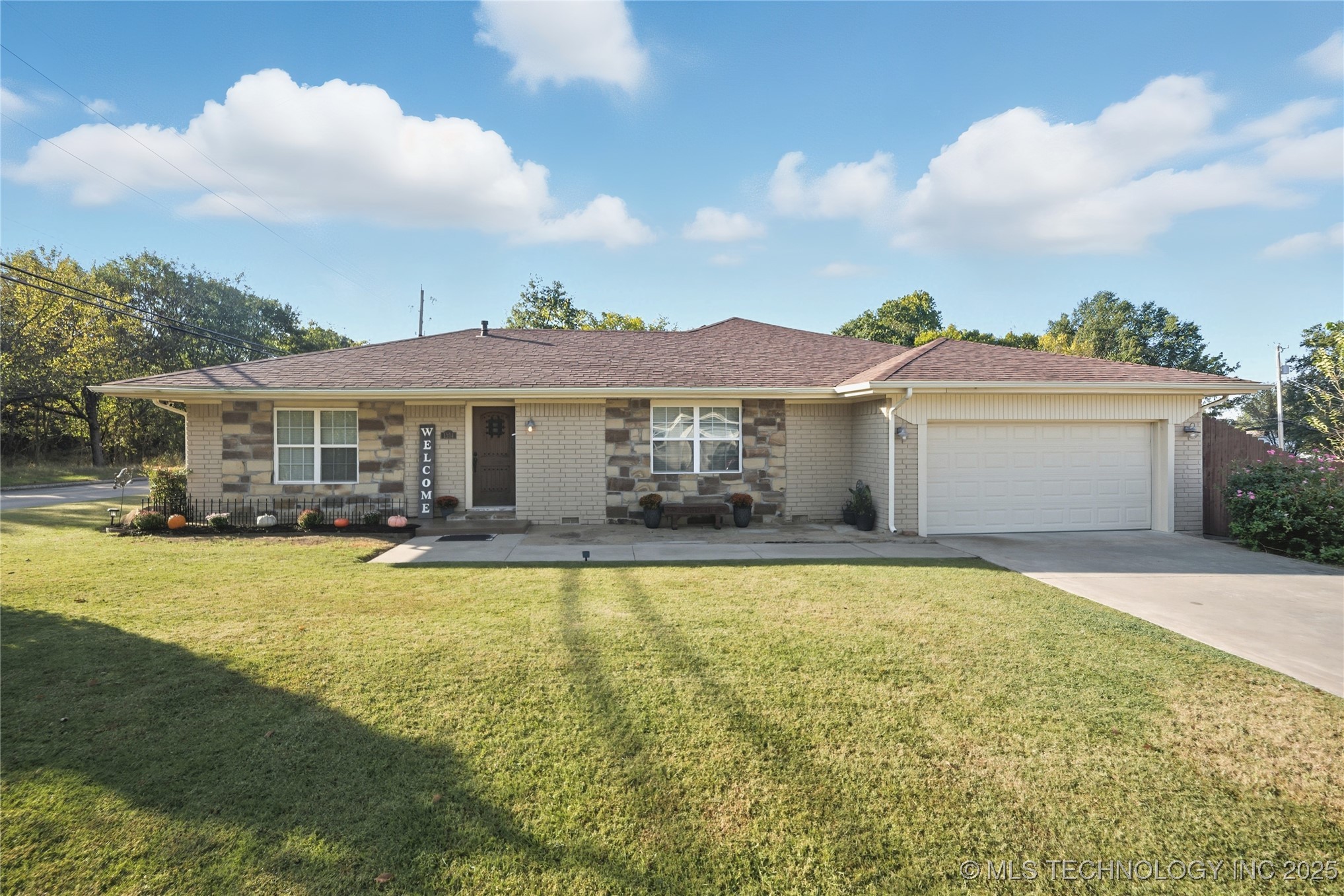 1314 Vieux Drive Property Photo 1