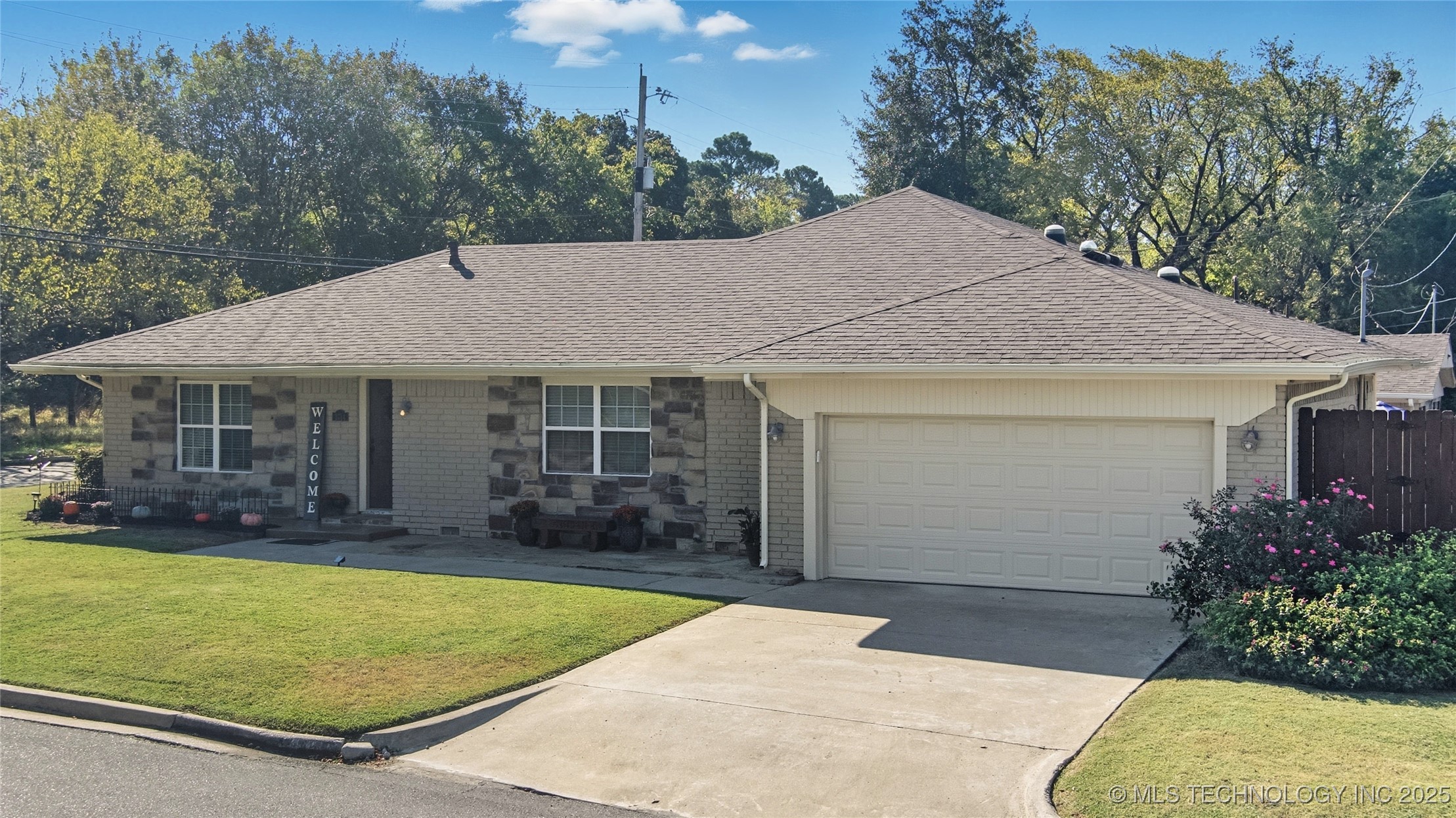 1314 Vieux Drive Property Photo 2