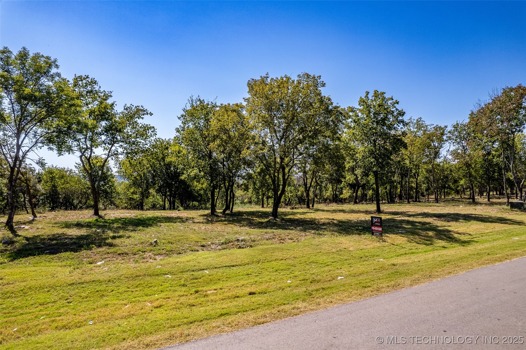5883 N Eagle Road Property Photo 3