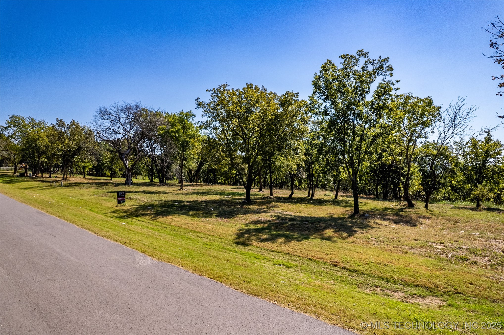 5883 N Eagle Road Property Photo 4