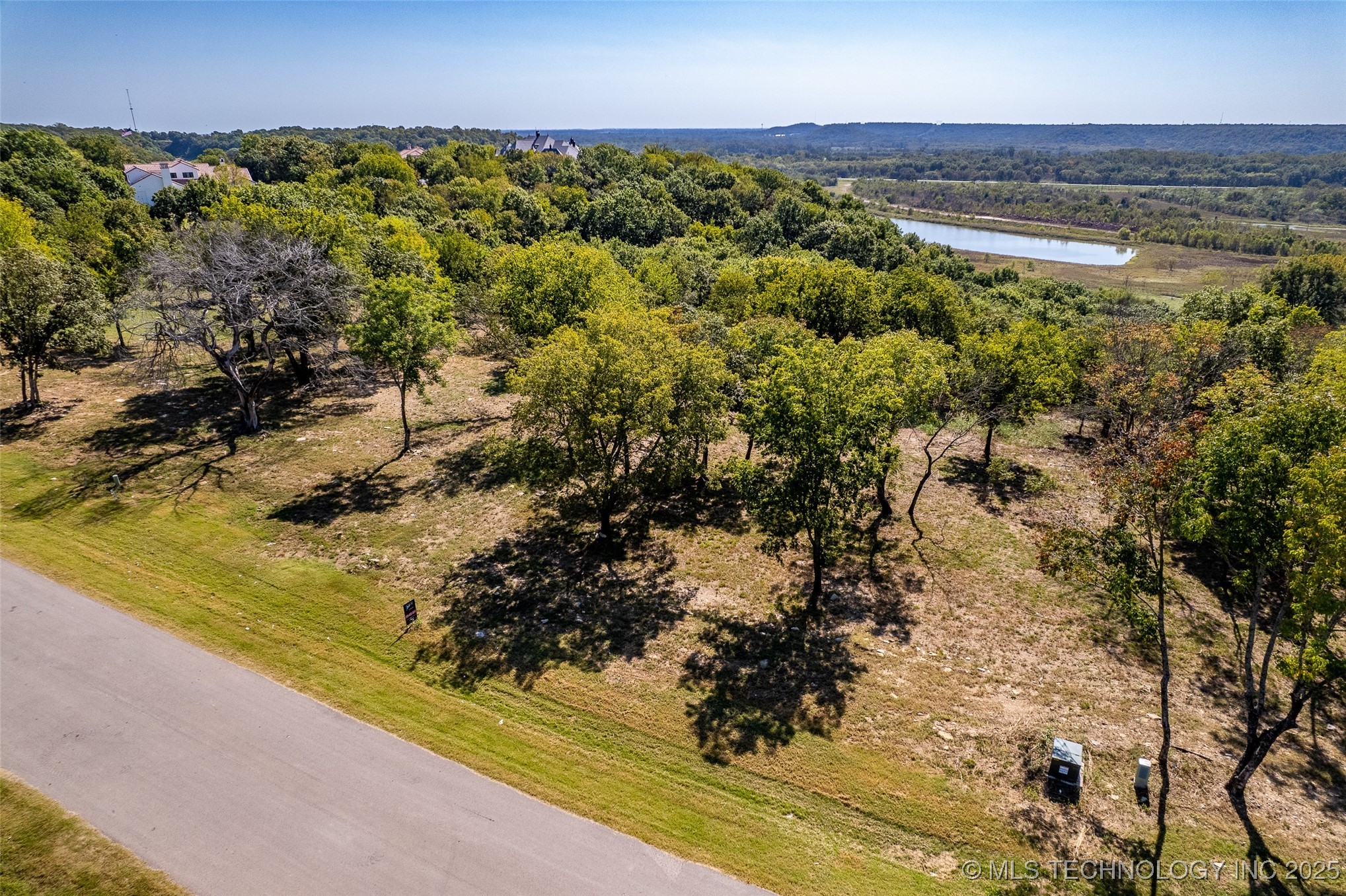 5883 N Eagle Road Property Photo 5