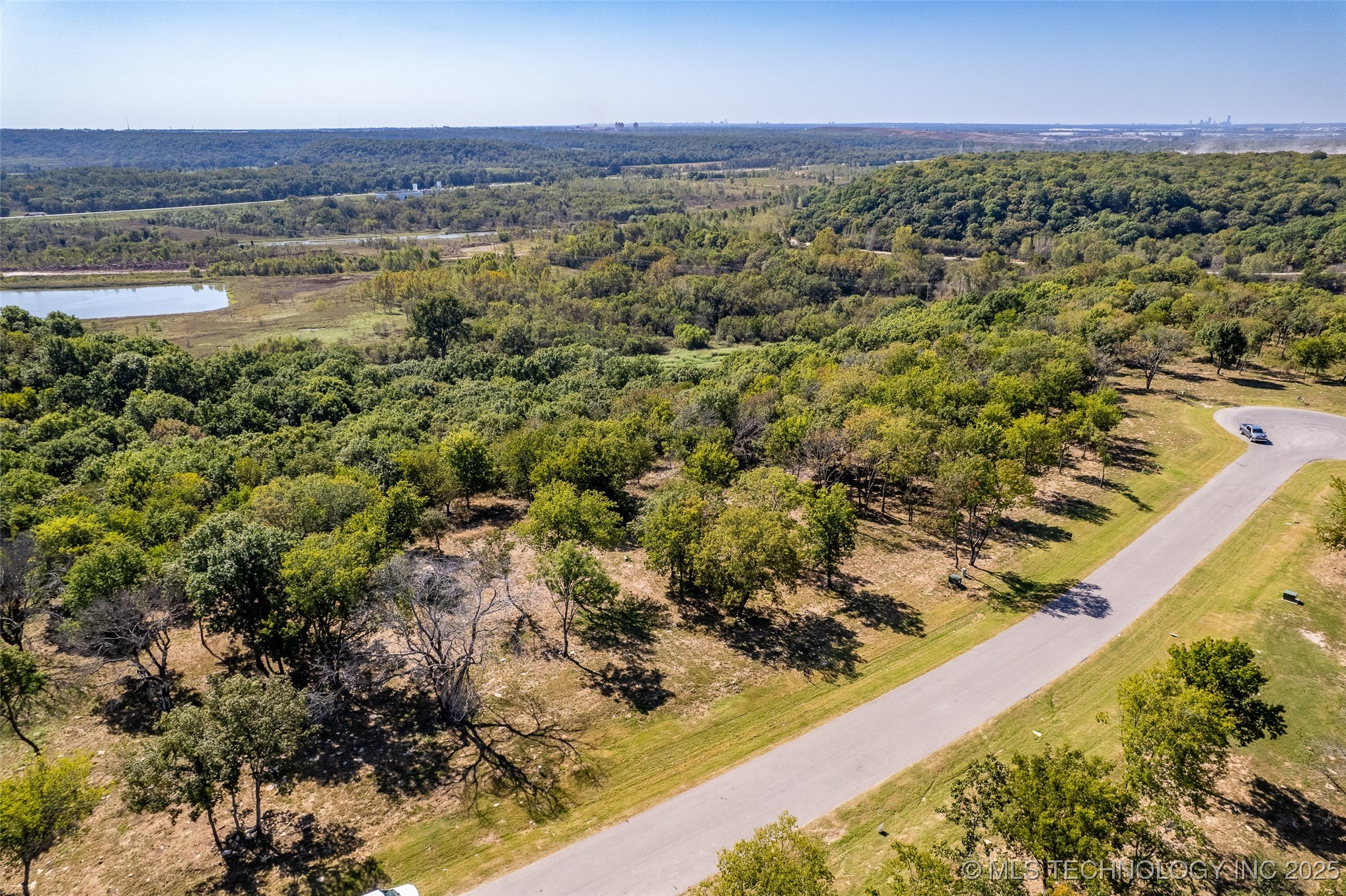 5883 N Eagle Road Property Photo 6