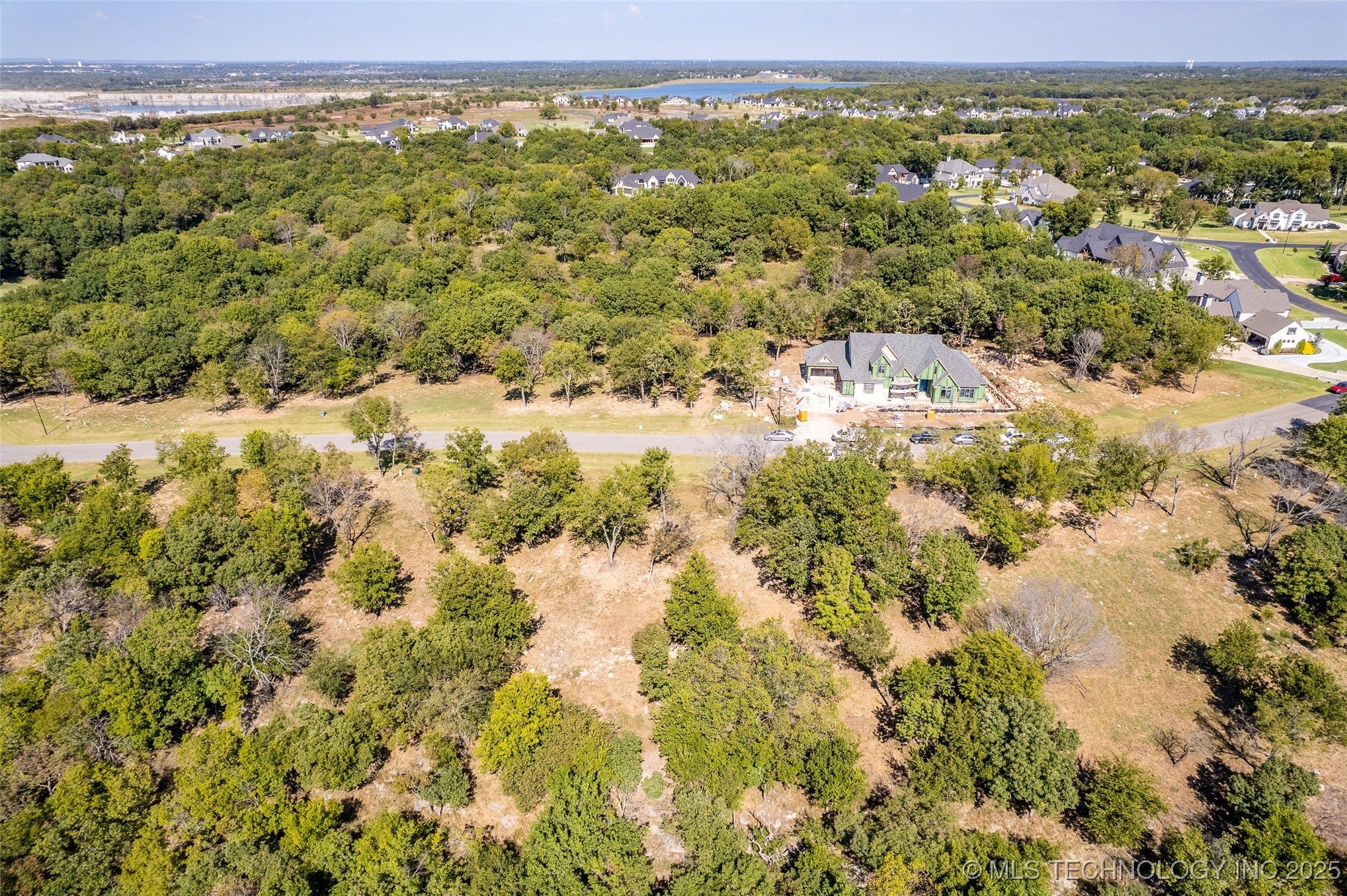 5883 N Eagle Road Property Photo 9