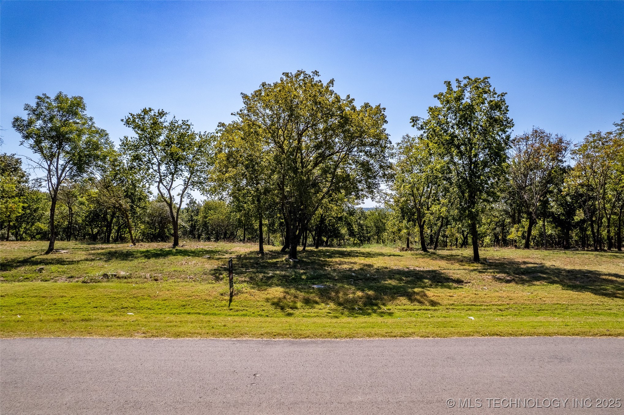 5883 N Eagle Road Property Photo 11