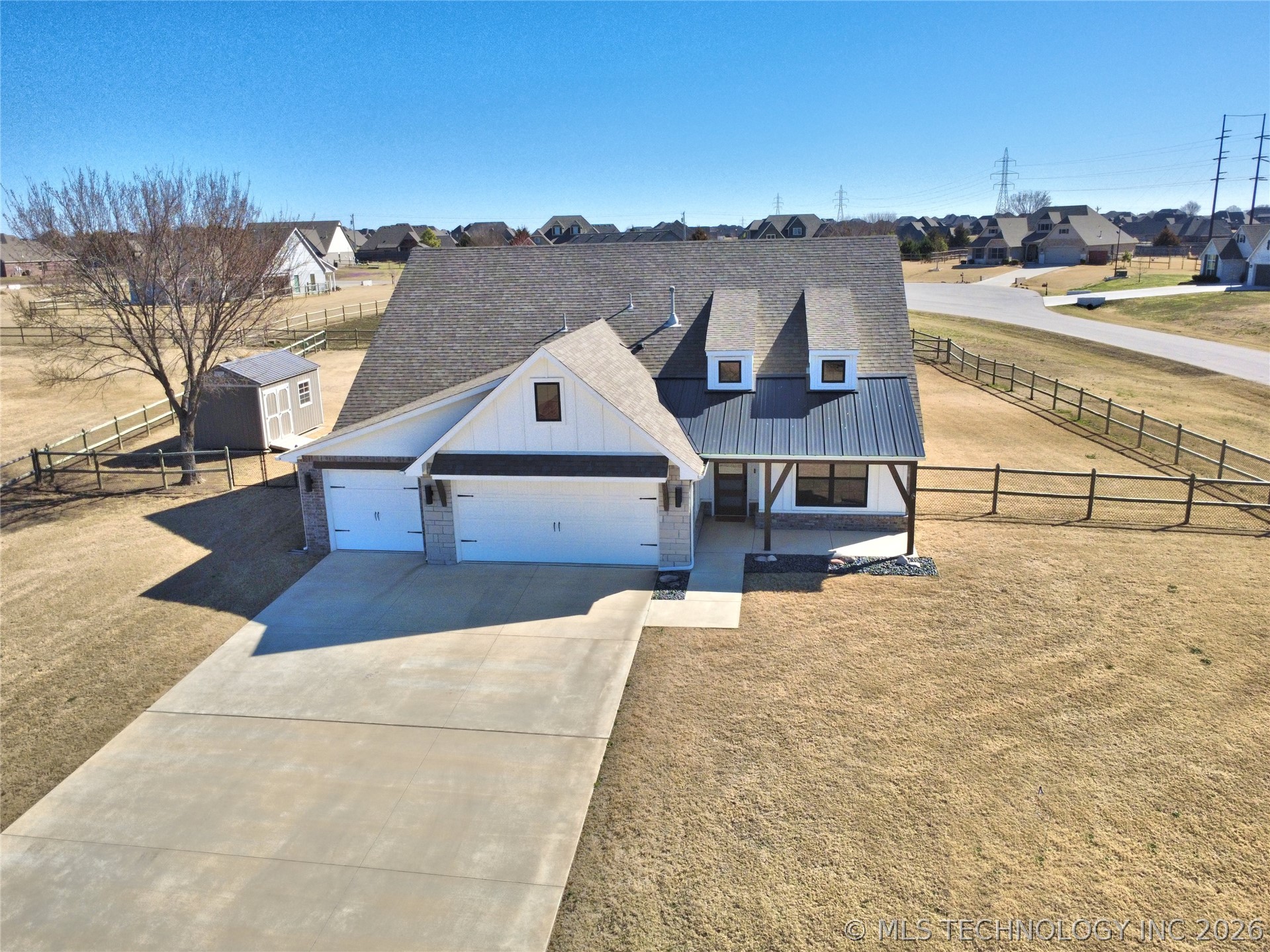 8901 N 63rd Avenue E Property Photo 2