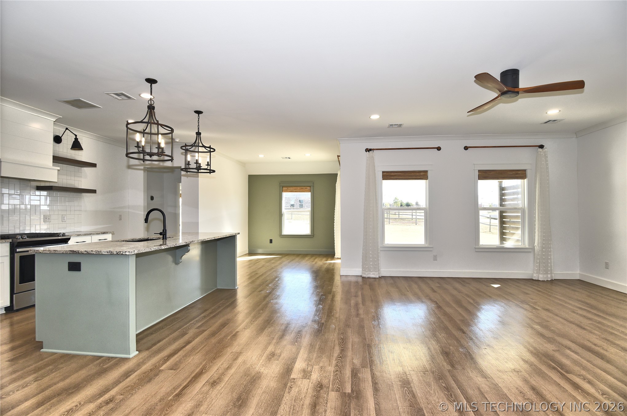 8901 N 63rd Avenue E Property Photo 5