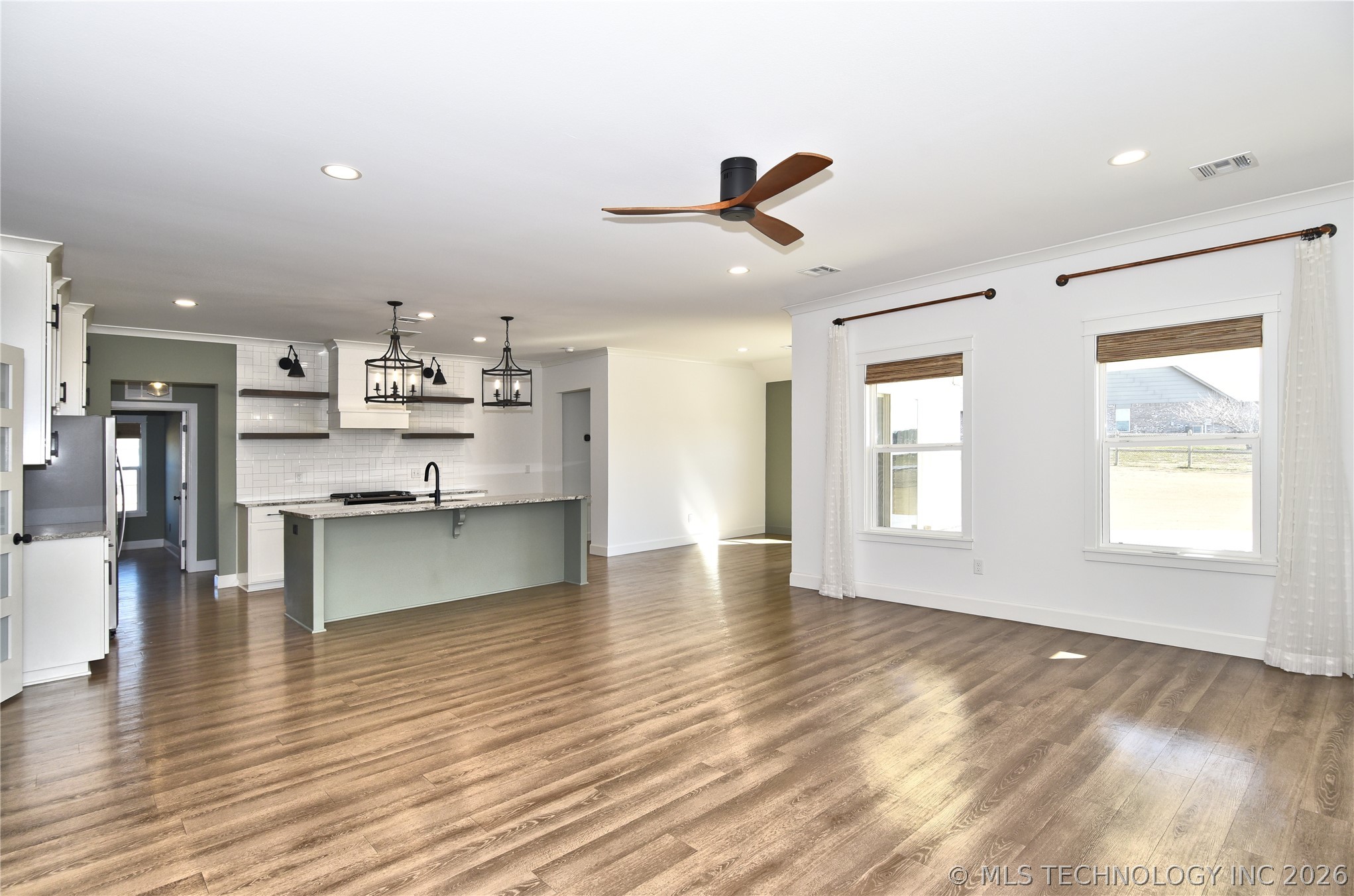 8901 N 63rd Avenue E Property Photo 6