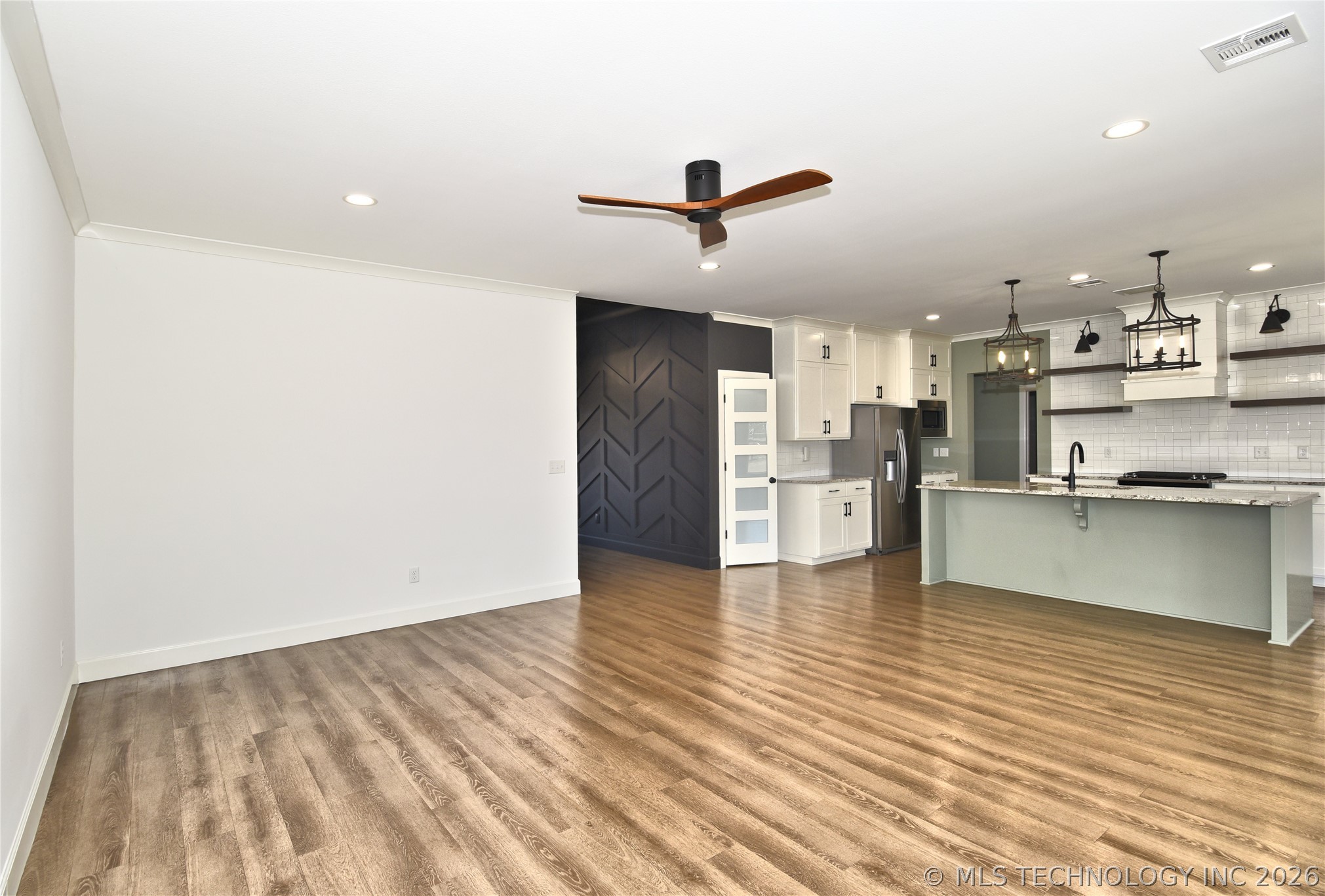 8901 N 63rd Avenue E Property Photo 7