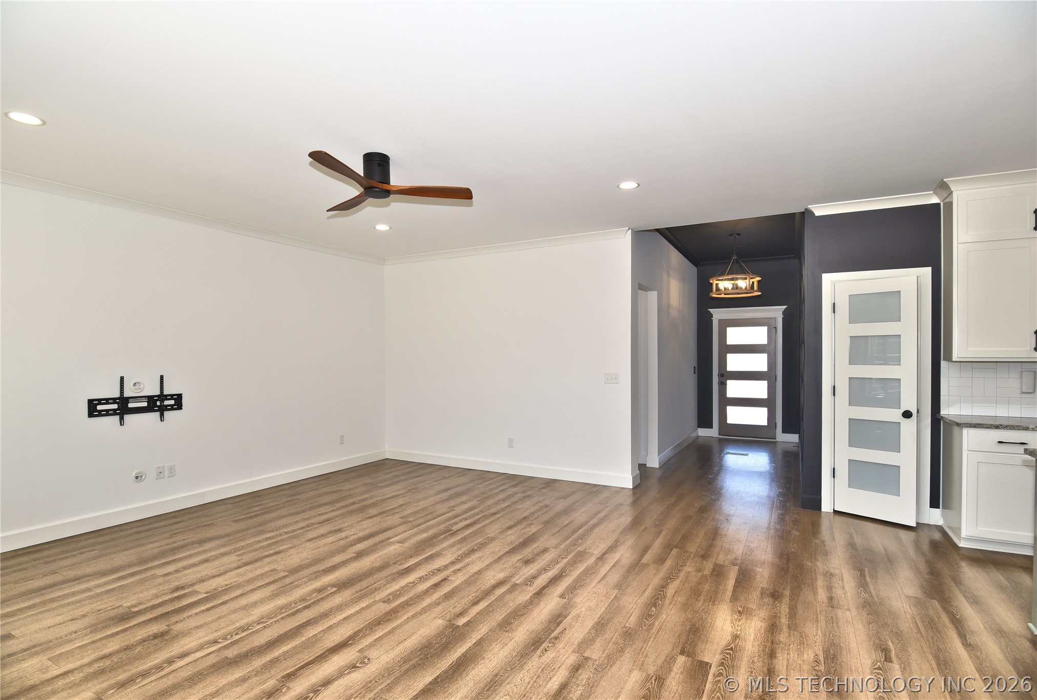 8901 N 63rd Avenue E Property Photo 8