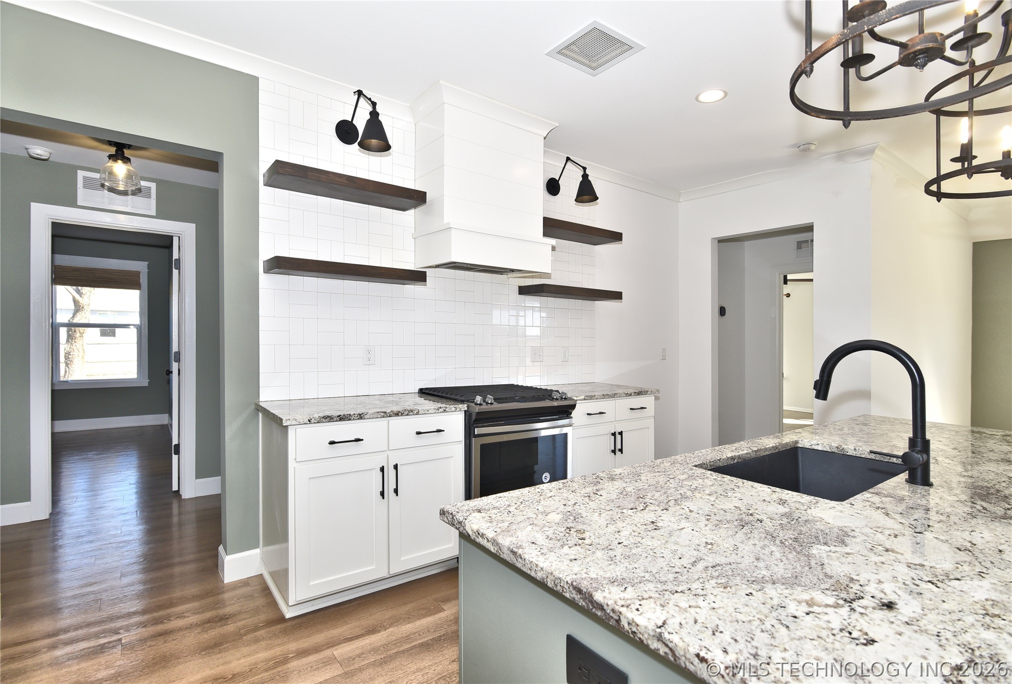 8901 N 63rd Avenue E Property Photo 9