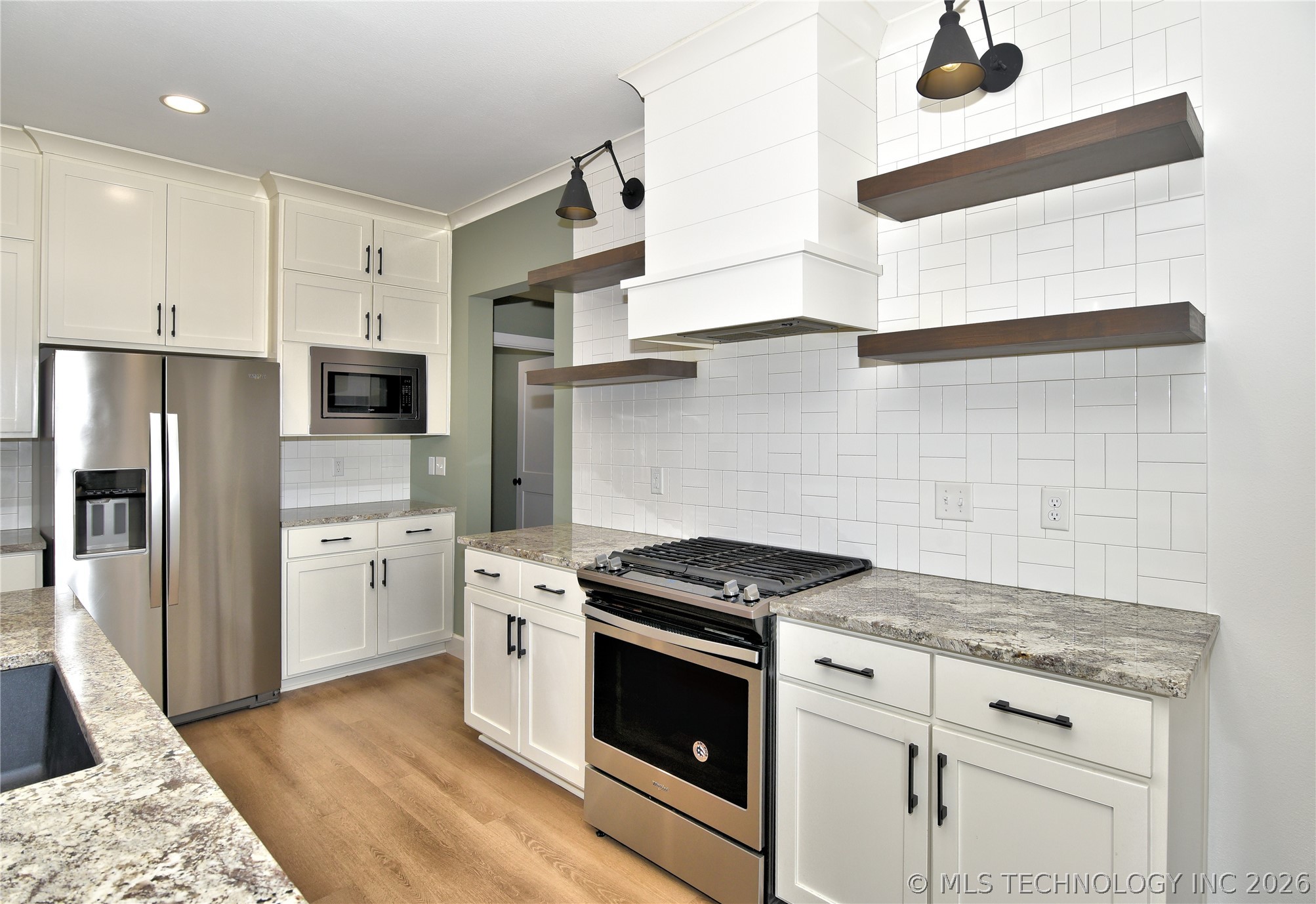 8901 N 63rd Avenue E Property Photo 10