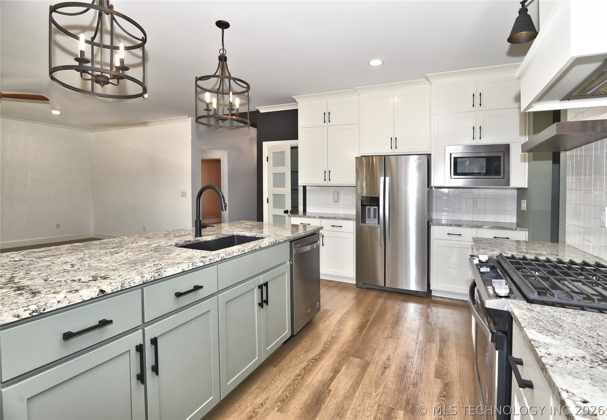 8901 N 63rd Avenue E Property Photo 11