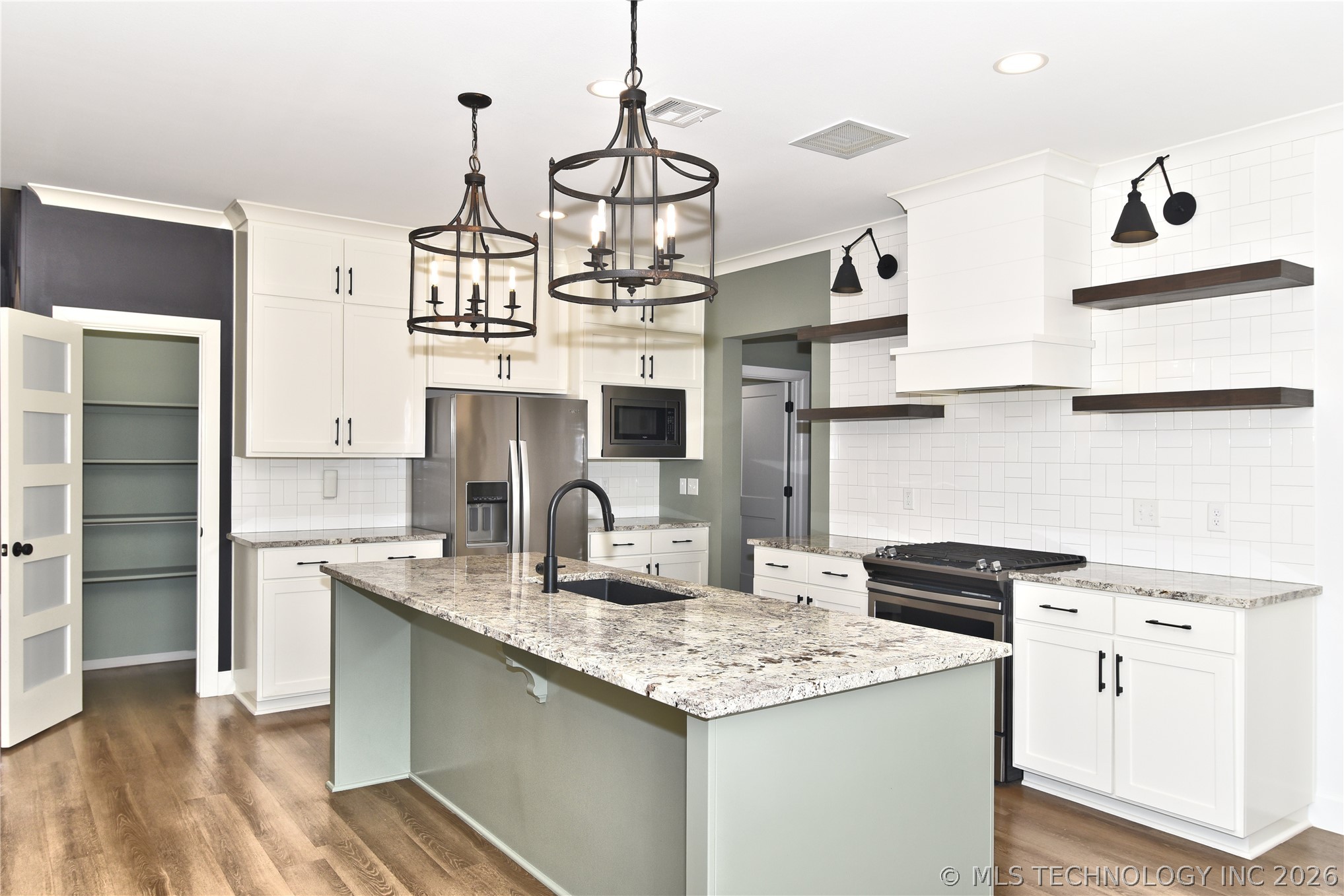 8901 N 63rd Avenue E Property Photo 13