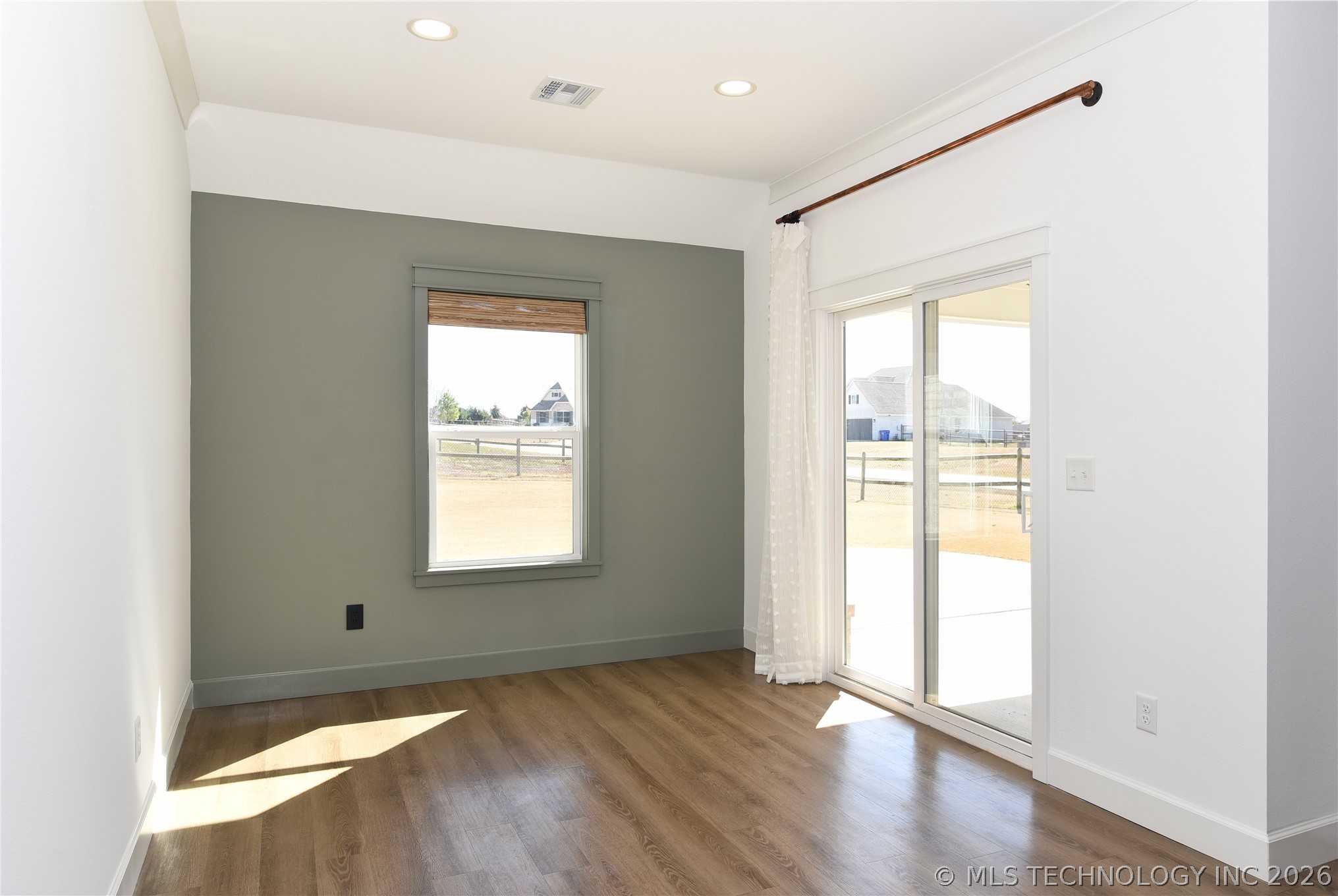 8901 N 63rd Avenue E Property Photo 14