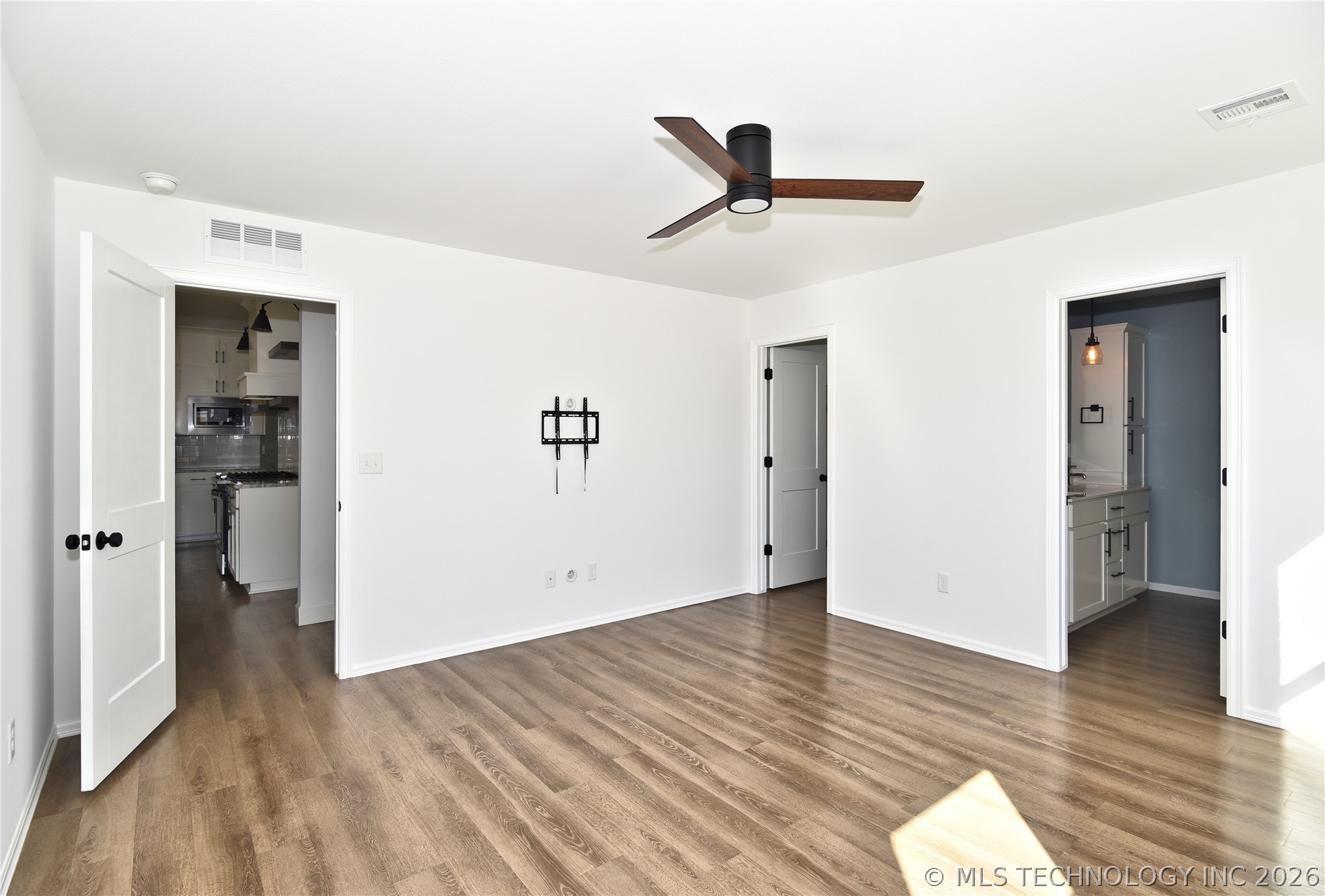 8901 N 63rd Avenue E Property Photo 16