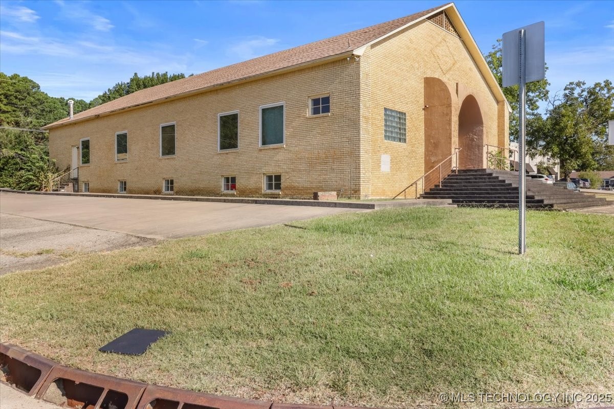 506 S Broadway Street Property Photo 2