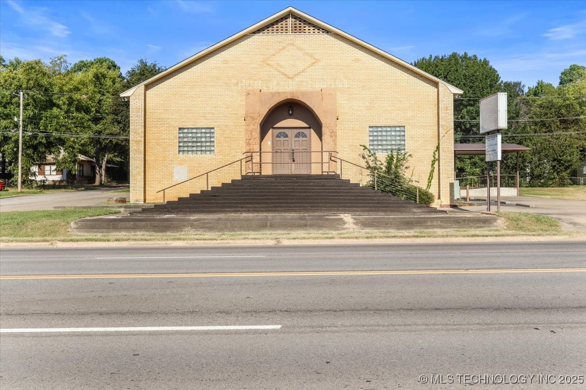 506 S Broadway Street Property Photo 3