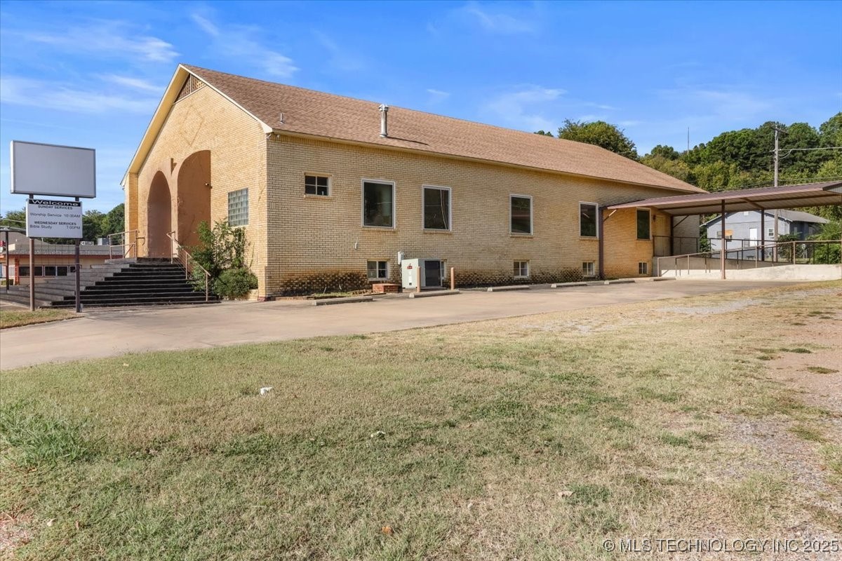 506 S Broadway Street Property Photo 4