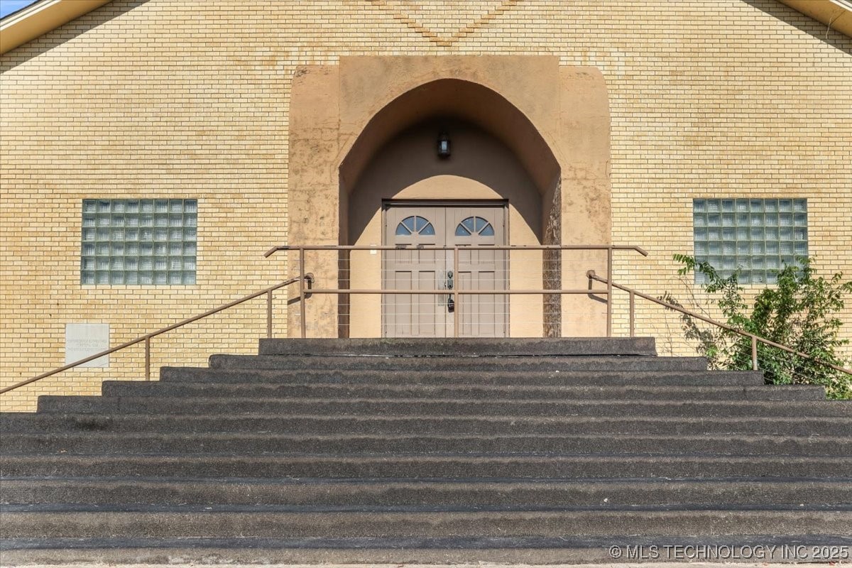 506 S Broadway Street Property Photo 6