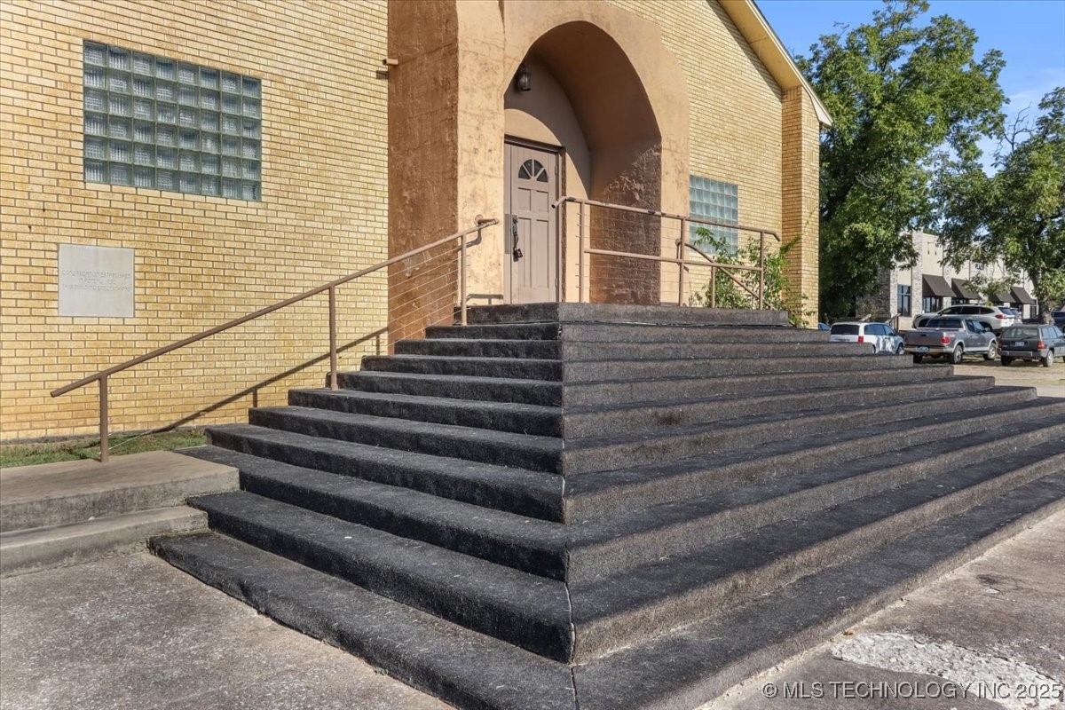 506 S Broadway Street Property Photo 7