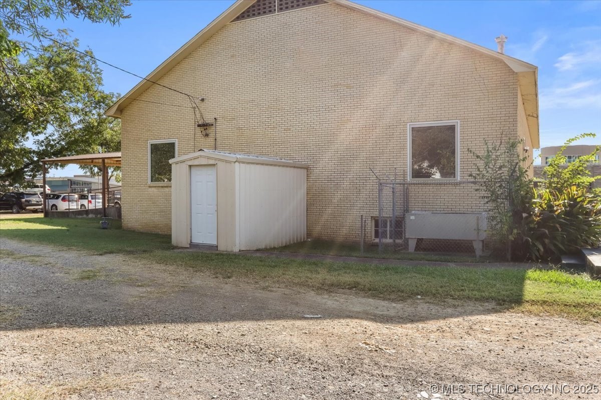 506 S Broadway Street Property Photo 9