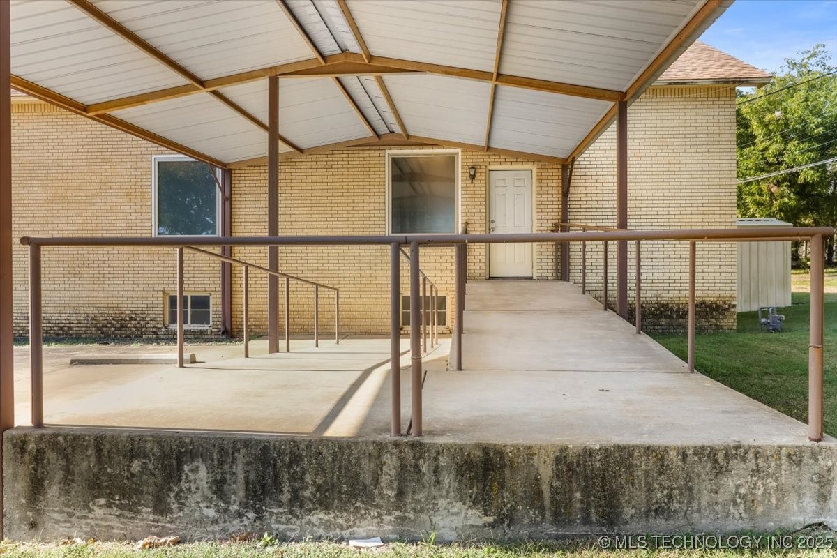 506 S Broadway Street Property Photo 11