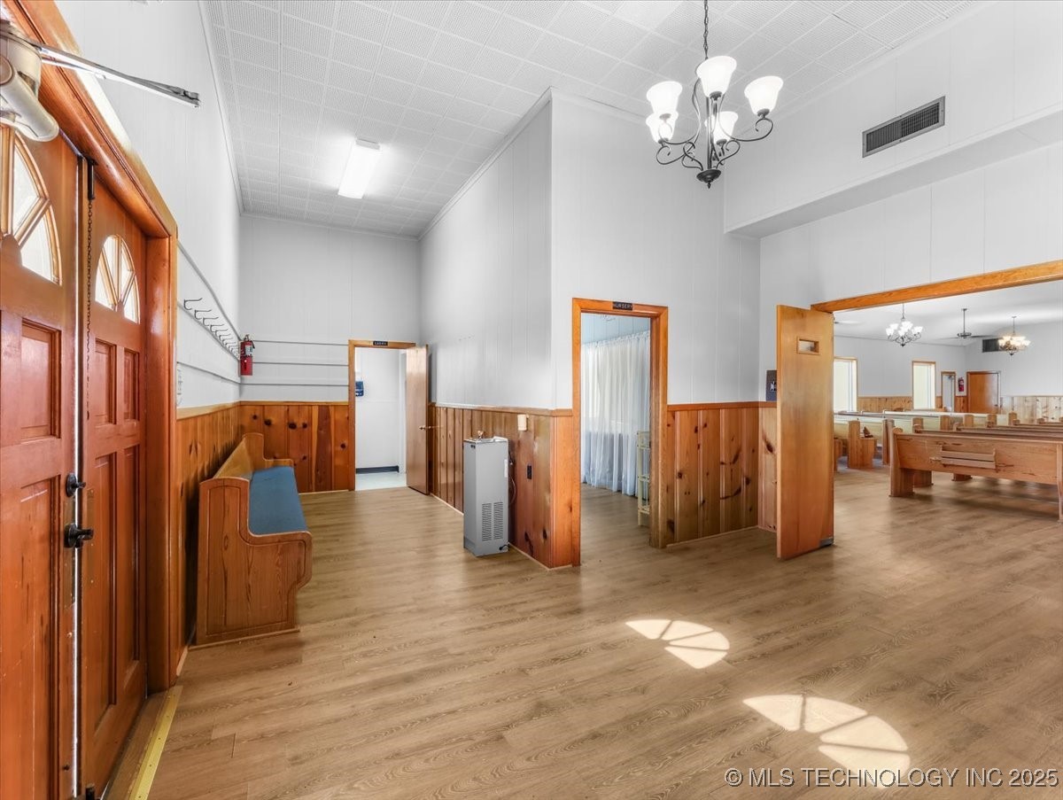 506 S Broadway Street Property Photo 13