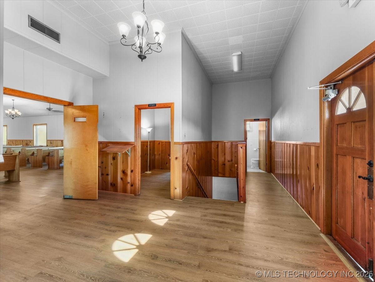 506 S Broadway Street Property Photo 15