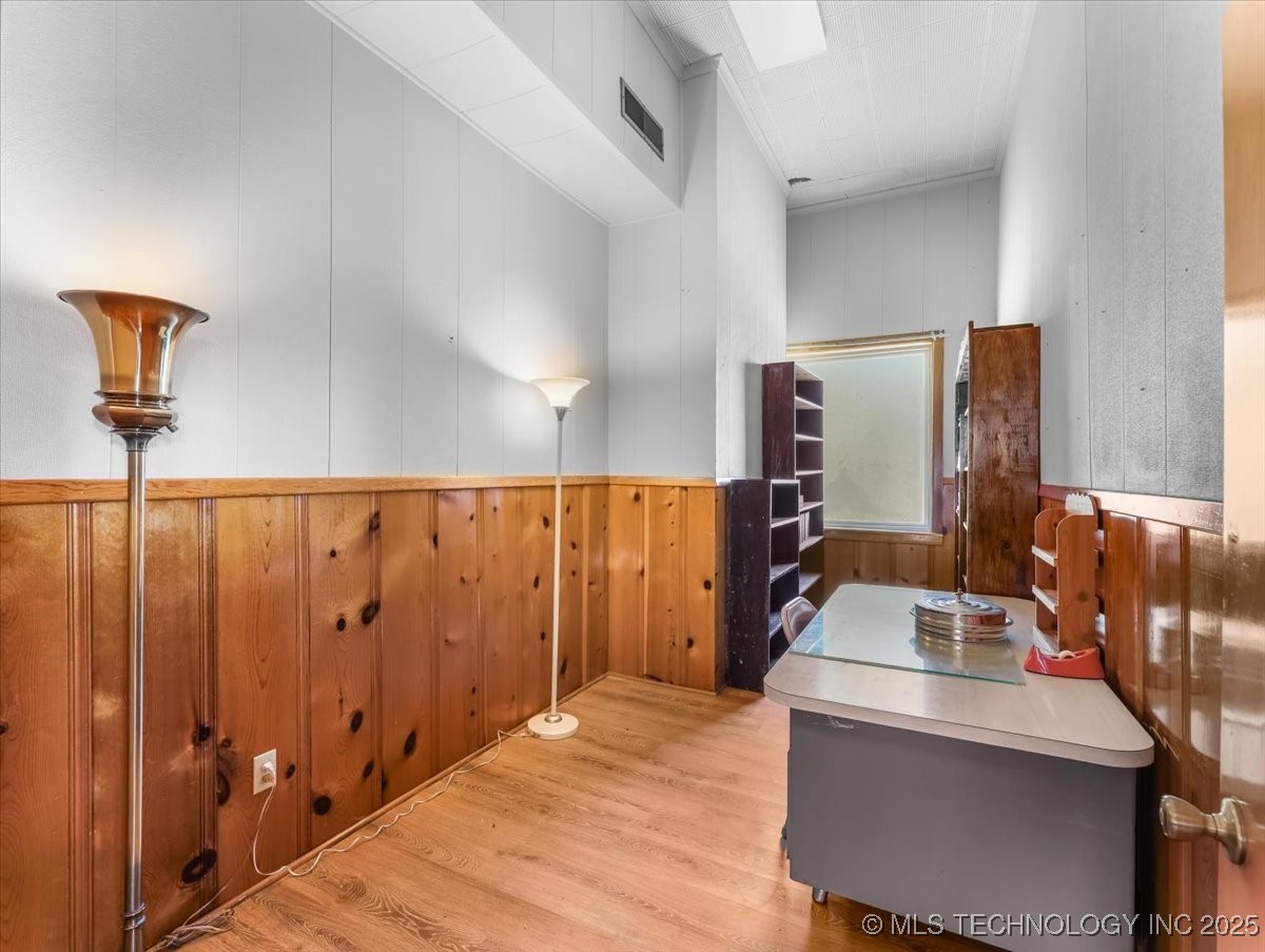 506 S Broadway Street Property Photo 18