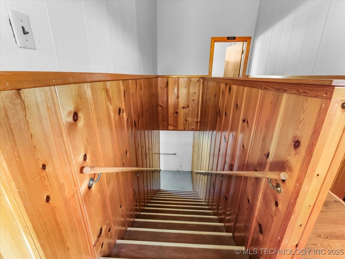 506 S Broadway Street Property Photo 19