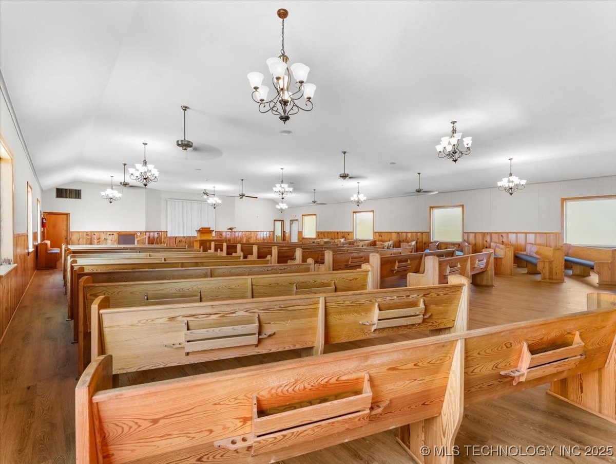 506 S Broadway Street Property Photo 22