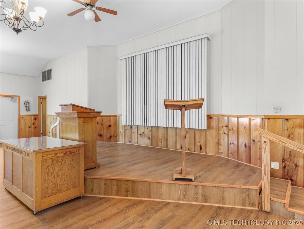 506 S Broadway Street Property Photo 26