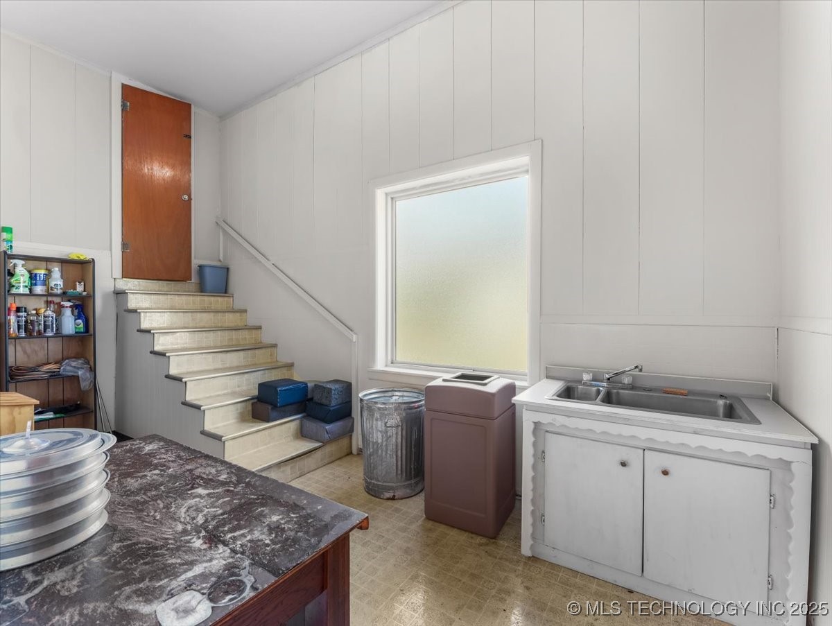 506 S Broadway Street Property Photo 28