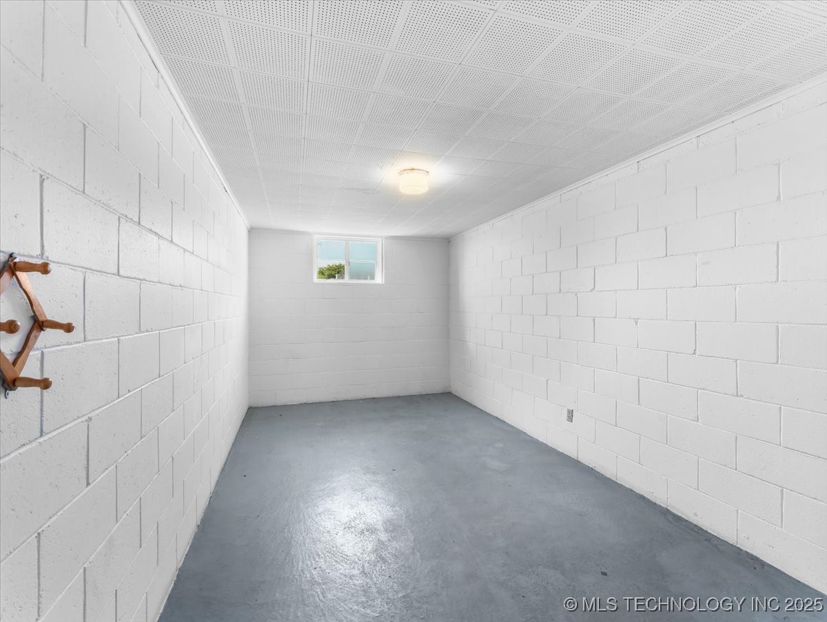 506 S Broadway Street Property Photo 33