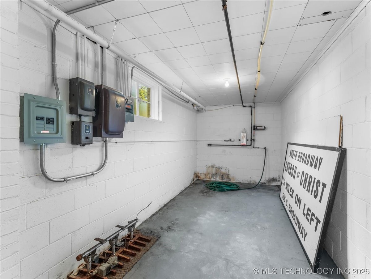 506 S Broadway Street Property Photo 38