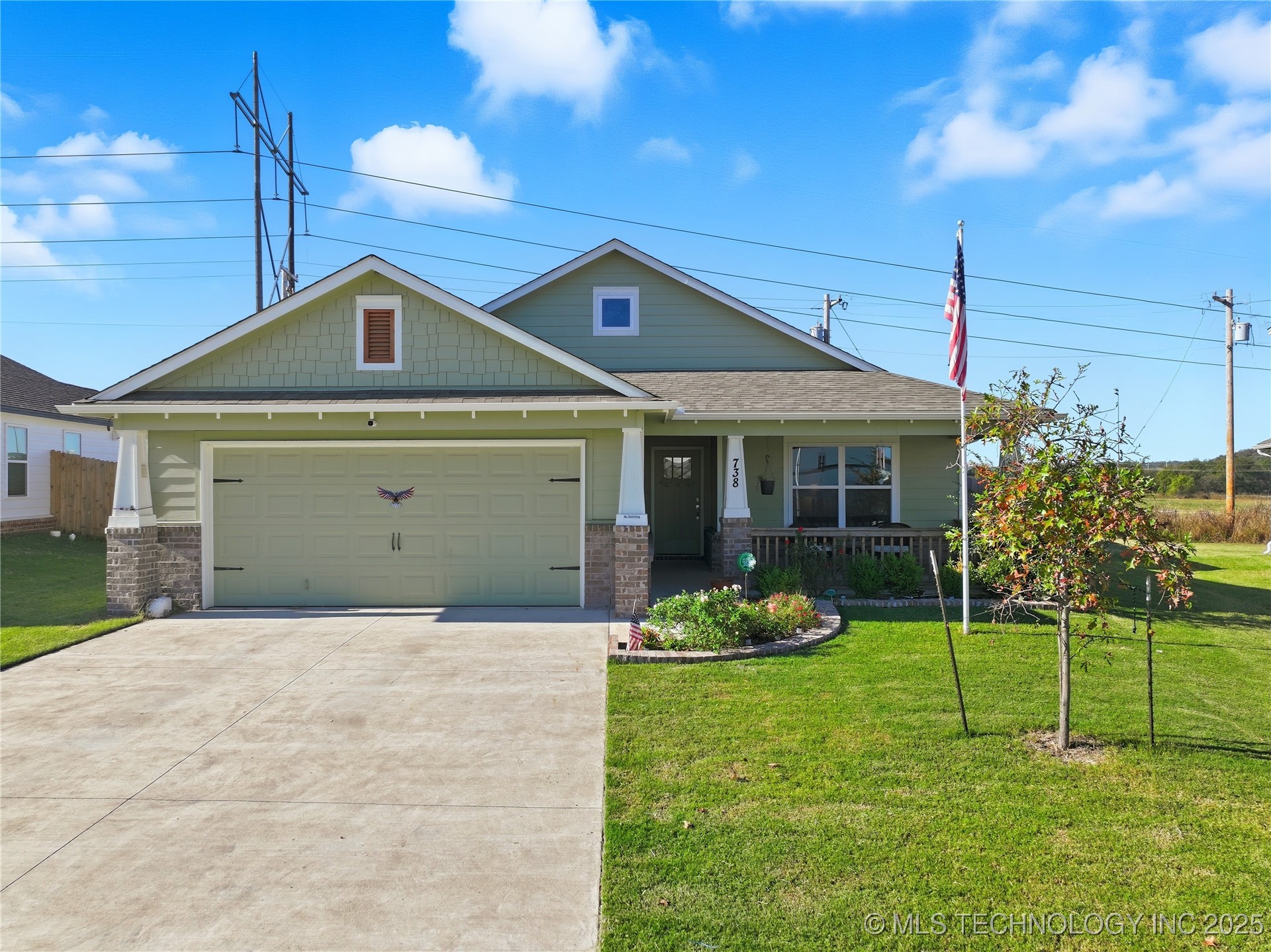 738 W 54th Street S Property Photo 1