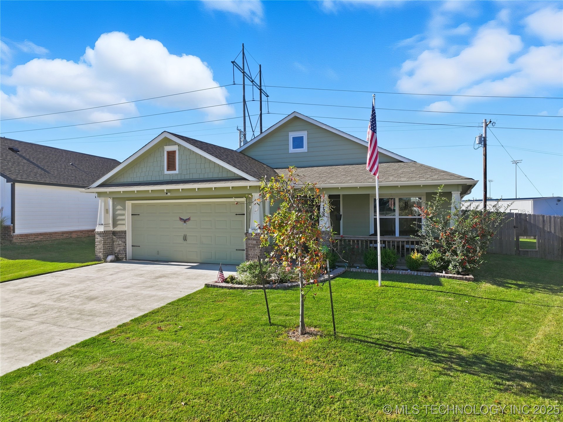 738 W 54th Street S Property Photo 2