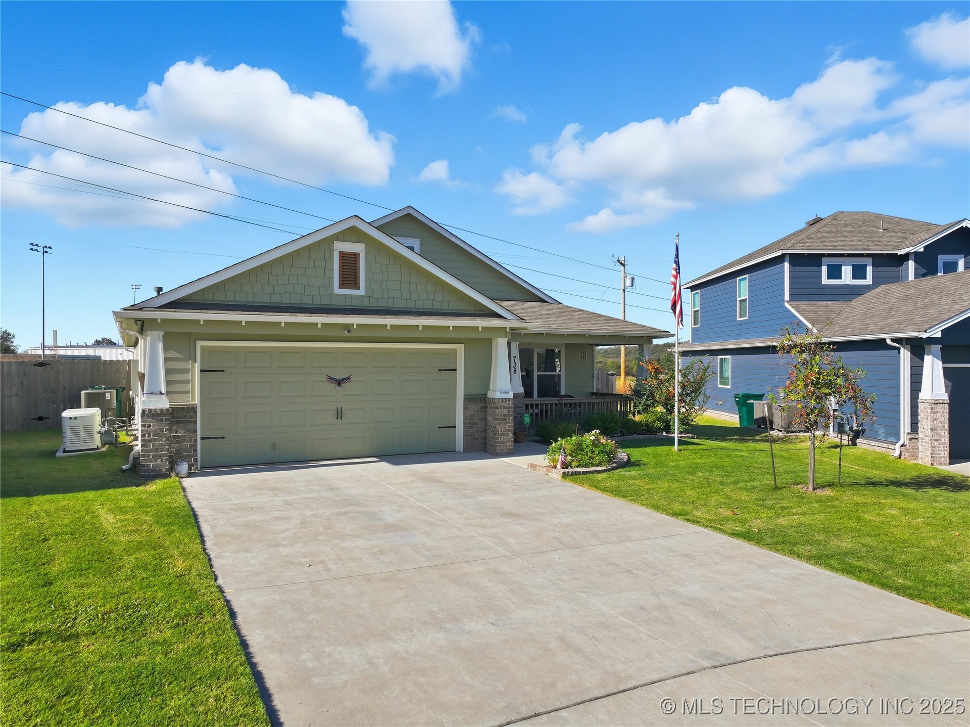 738 W 54th Street S Property Photo 3