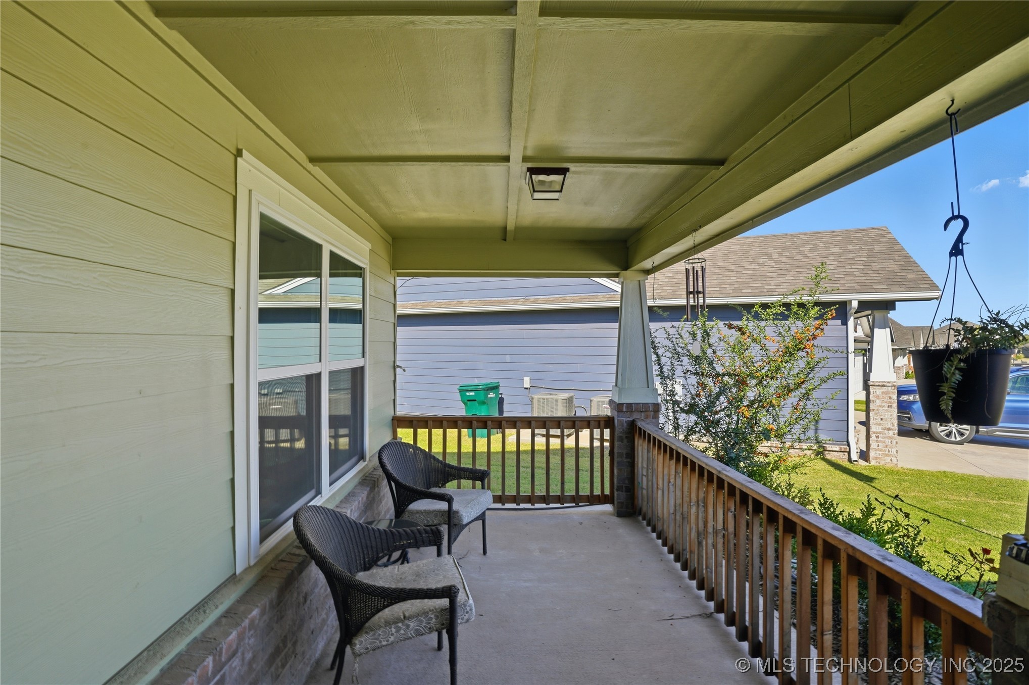 738 W 54th Street S Property Photo 4