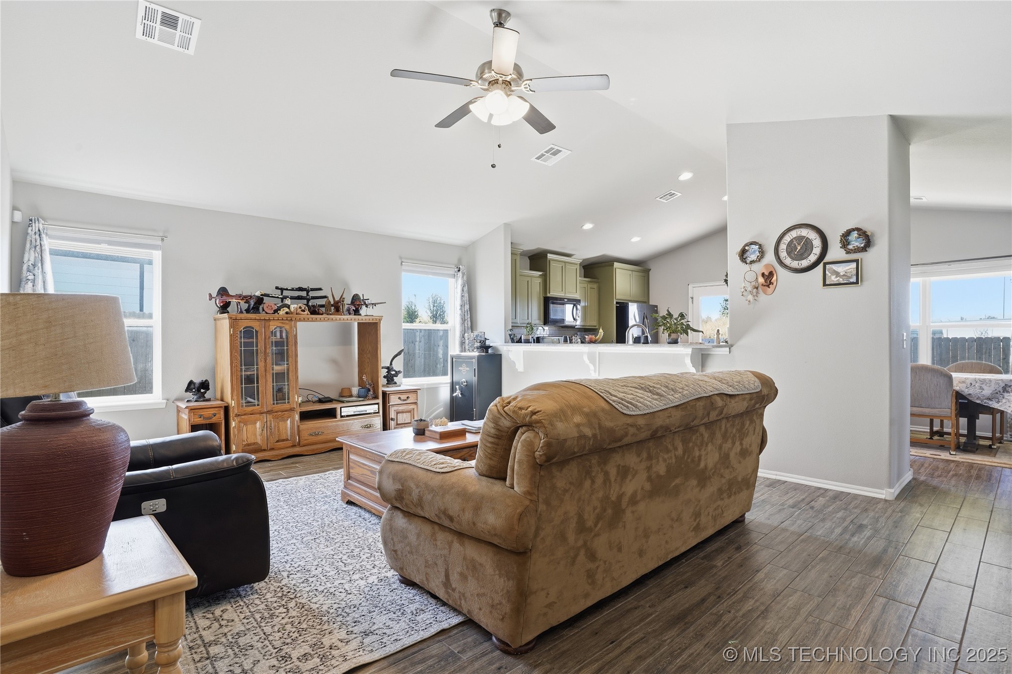 738 W 54th Street S Property Photo 10