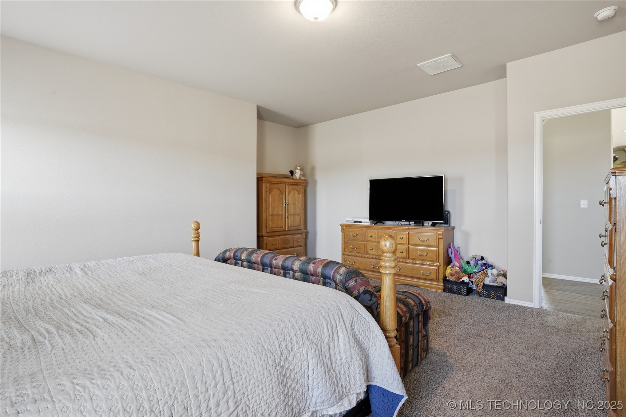 738 W 54th Street S Property Photo 23