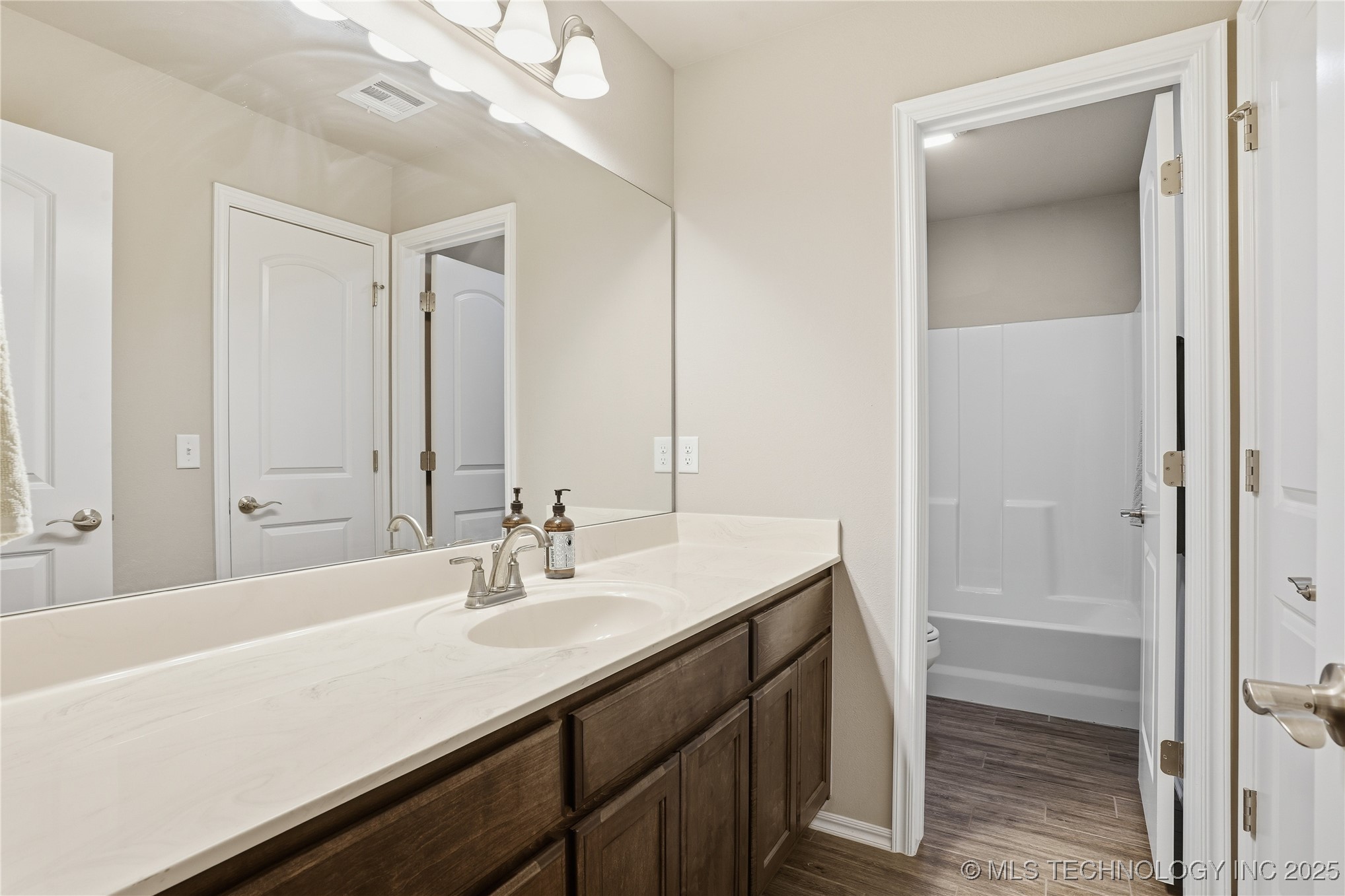 738 W 54th Street S Property Photo 28