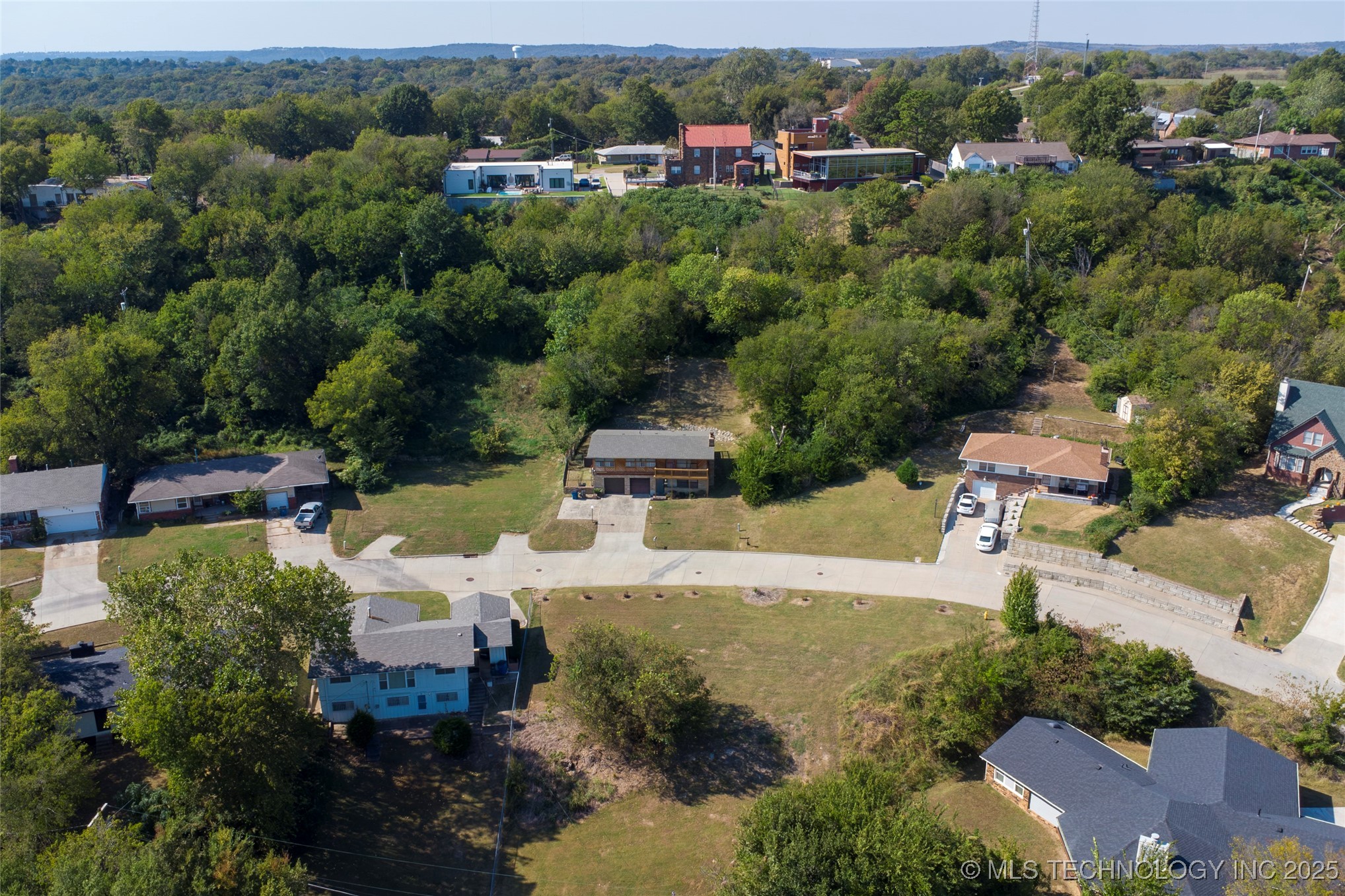 2225 N Main Street Property Photo 3