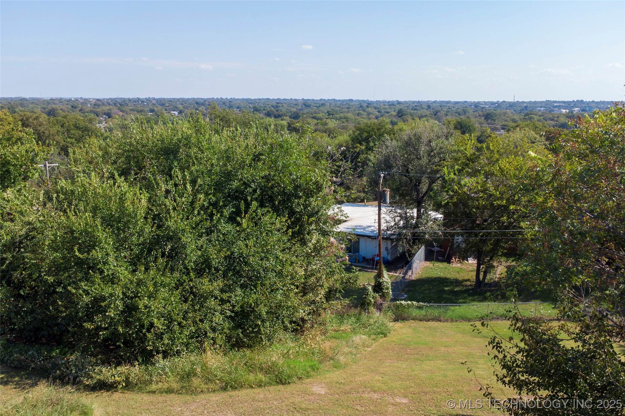 2225 N Main Street Property Photo 5